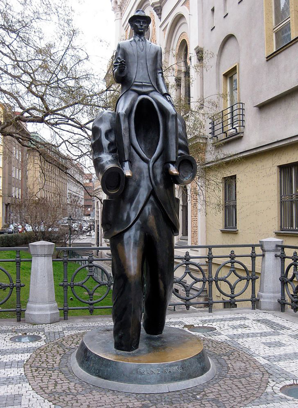 Франц Кафка памятник в Праге