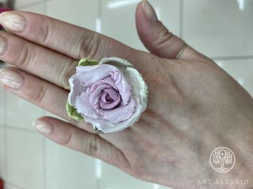 Кольцо Роза из текстурной пасты, безразмерное.