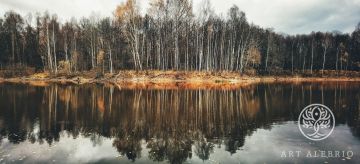 Лесное озеро осенью - 1