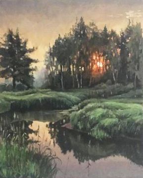 Тихий ручей в лесу на закате